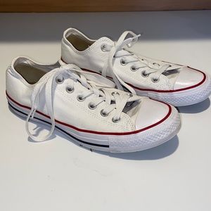 Women’s converse chuck Taylors original size 8